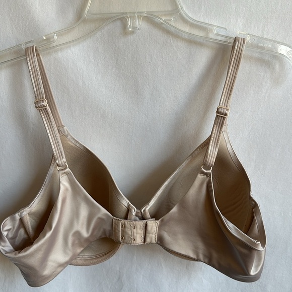 Bali beige underwire bra with petals, size 38B - Picture 3 of 6
